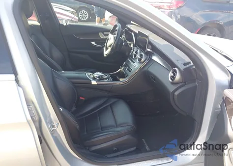 2016 Mercedes-Benz C 300 Sport 4Matic z USA, uszkodzony, nr VIN 55SWF4KB2GU099185